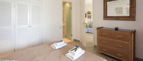 스탠다드 아파트, 침실 2개, 욕실 2개, 바다 정면 | 객실 내 금고, 다리미/다리미판, 무료 유아용 침대, 무료 간이 침대