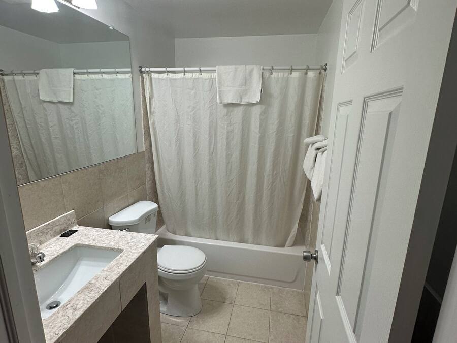 Standard Room, 2 Double Beds | Bathroom | Combined shower/bathtub, towels