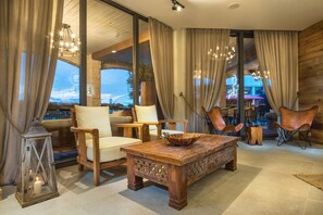 Lobby sitting area - Blu Bay Hotel Sozopol (Sozopol)