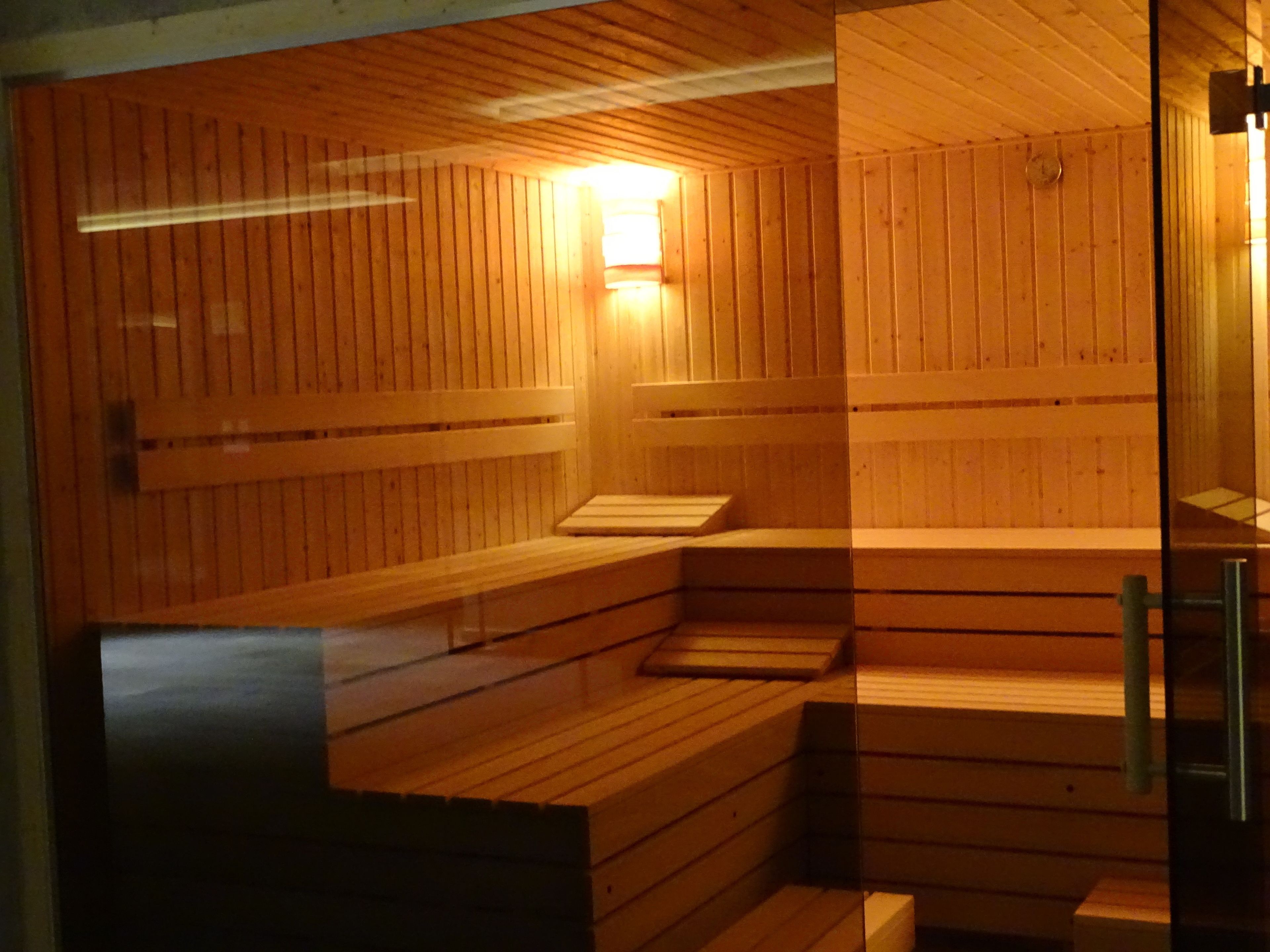 sauna, steam room, body treatments, aromatherapy, body scrubs, facials