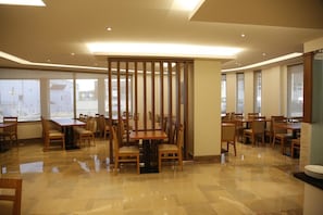 Daily buffet breakfast for a fee