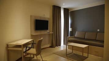 Classic Quadruple Room | Living area | Flat-screen TV