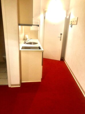 Fridge, microwave, stovetop, coffee/tea maker - Hostellerie De L'Hotel De Ville (Vevey)