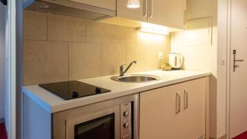 Fridge, microwave, stovetop, coffee/tea maker