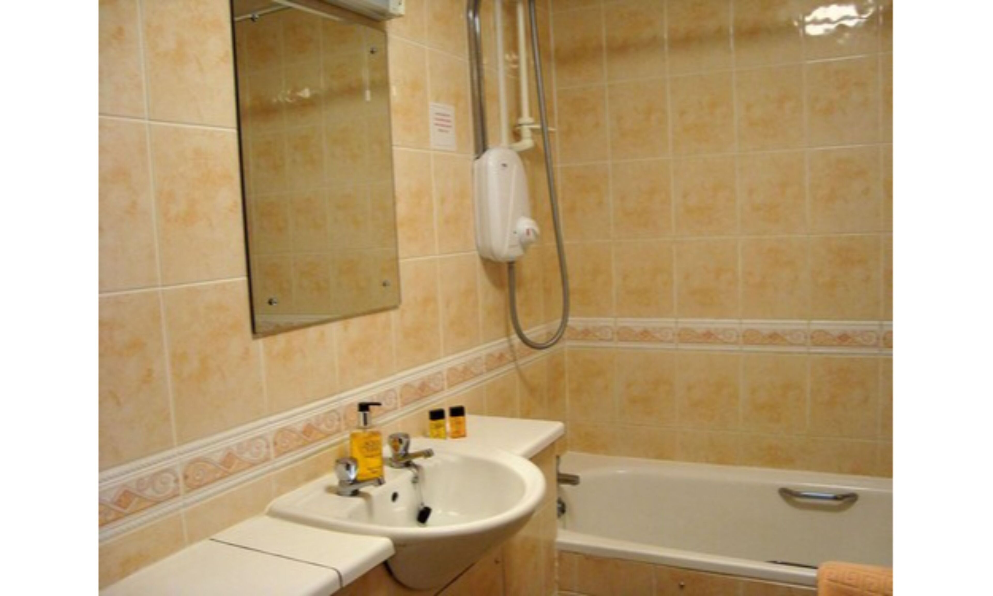 double room, 1 double bed | bathroom | free toiletries, hair dryer, towels