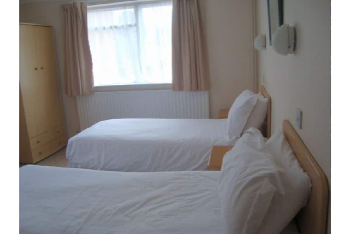 twin room | desk, blackout curtains, free wifi, bed sheets
