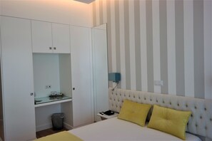 Deluxe Double Room | Desk, blackout drapes, soundproofing, rollaway beds