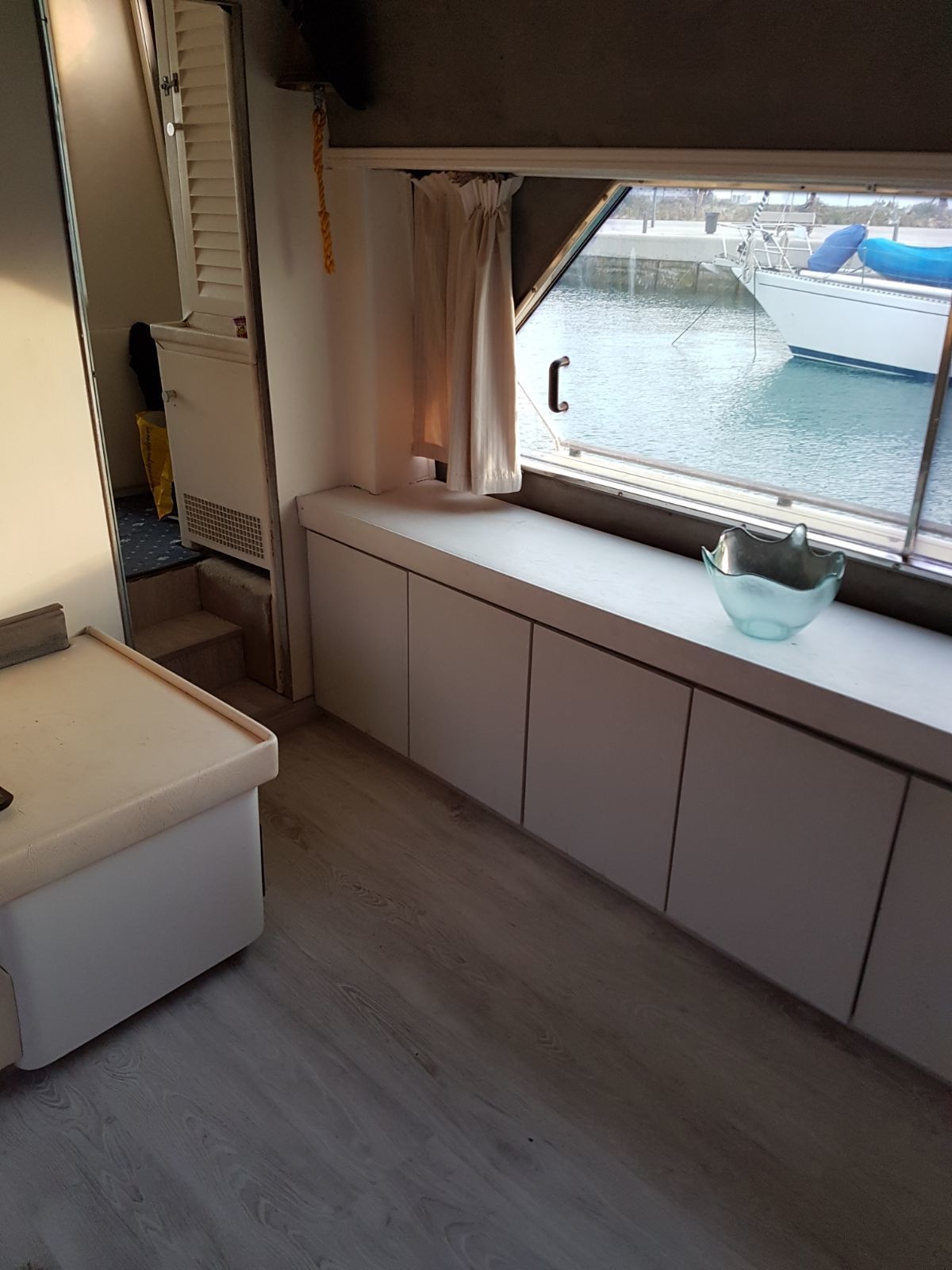 Yate, 3 habitaciones, sobre el agua | Interior