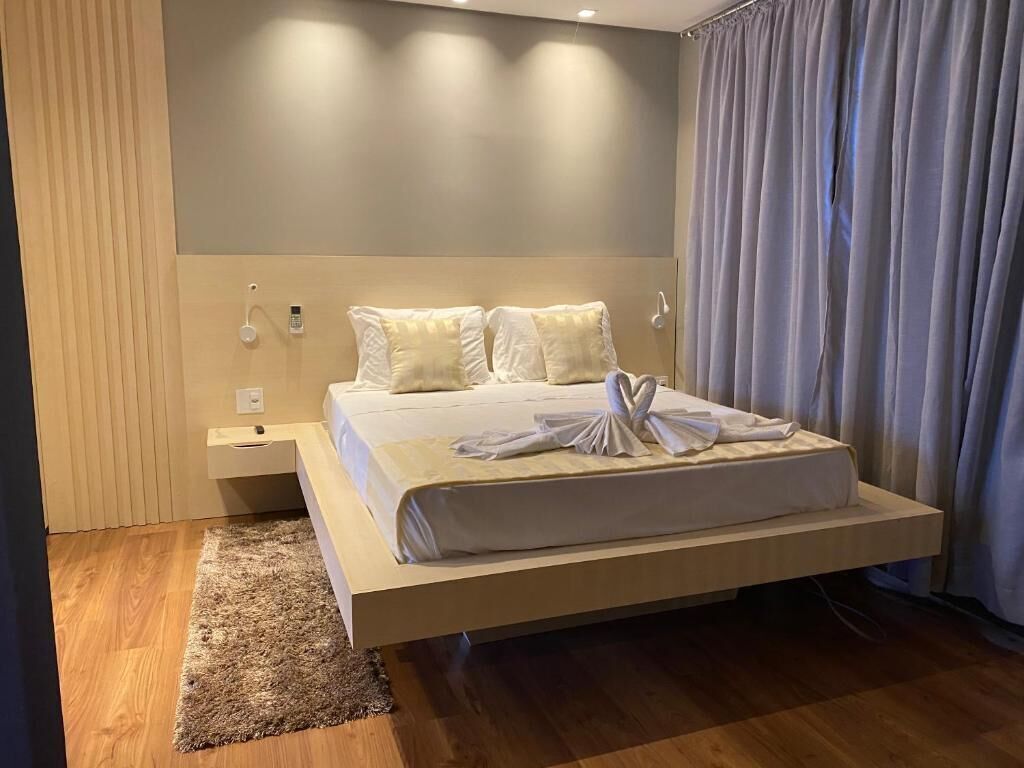 Minibar, escritorio, tabla de planchar con plancha y wifi gratis 