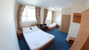 Triple Room, Ensuite | In-room safe, desk, iron/ironing board (on request), rollaway beds - Hotel Stacja Kutno (Kutno)