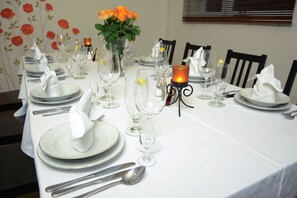 Se sirven desayunos, almuerzos y cenas; cocina polaca