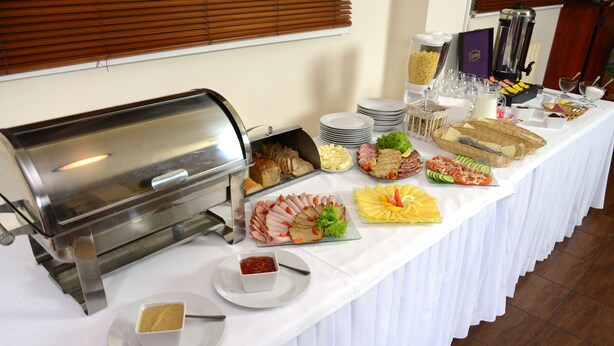 Free daily buffet breakfast  - Hotel Stacja Kutno (Kutno)