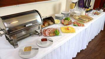 Free daily buffet breakfast