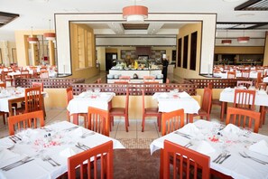Tägliches inbegriffenes Frühstücksbuffet