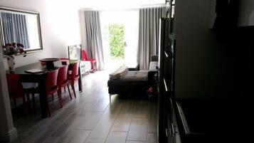 Pine Place | 2 bedrooms, in-room safe, WiFi (free)