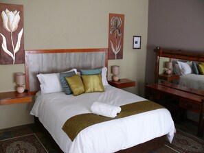 Small Robin - Votadini Country Cottages (Magaliesberg)