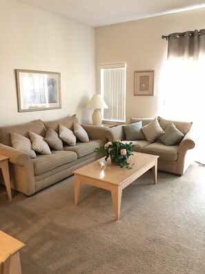 Flat-screen TV - Freedom FL Condos of Kissimmee (Kissimmee)
