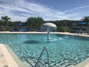 Outdoor pool - Freedom FL Condos of Kissimmee (Kissimmee)