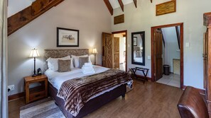 Mombasa | Premium bedding, in-room safe, individually decorated - Kangelani Lodge (Assagay)