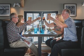 아침 식사, 점심 식사 및 저녁 식사 제공