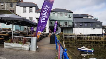 Breakfast, lunch and dinner served