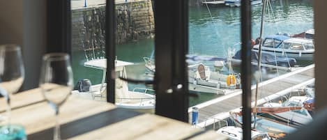 Petit déjeuner, déjeuner et dßner servis sur place