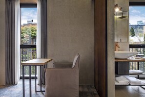 双人房, 1 张特大床 (Iota King) | 客房内保险箱、办公桌、免费 WiFi