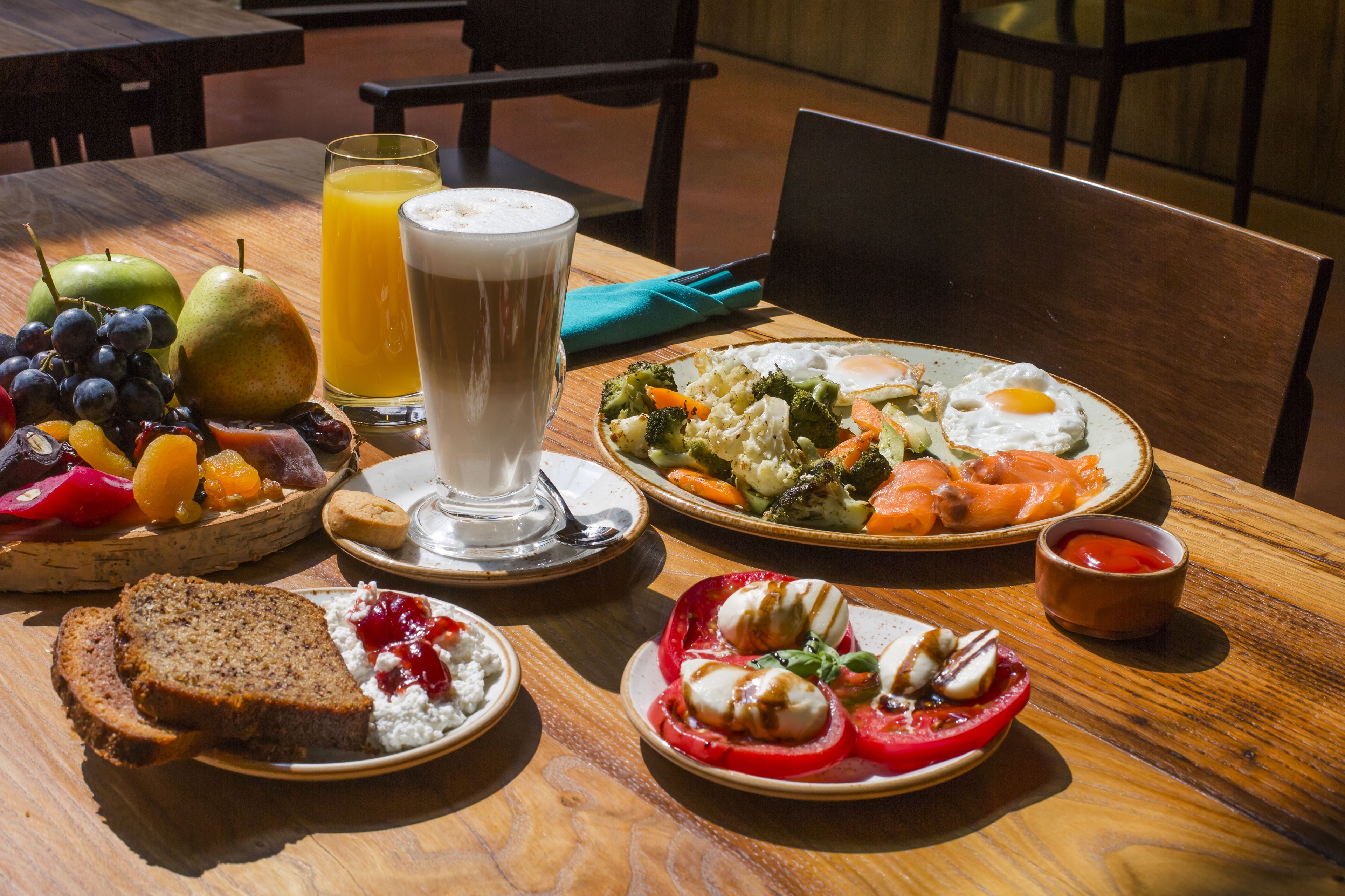 daily buffet breakfast (gel 50 per person)