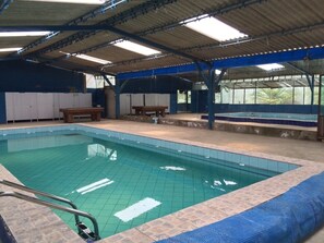 Indoor pool, outdoor pool - Hostal Davinci Mitad del Mundo (San Antonio de Pichincha)