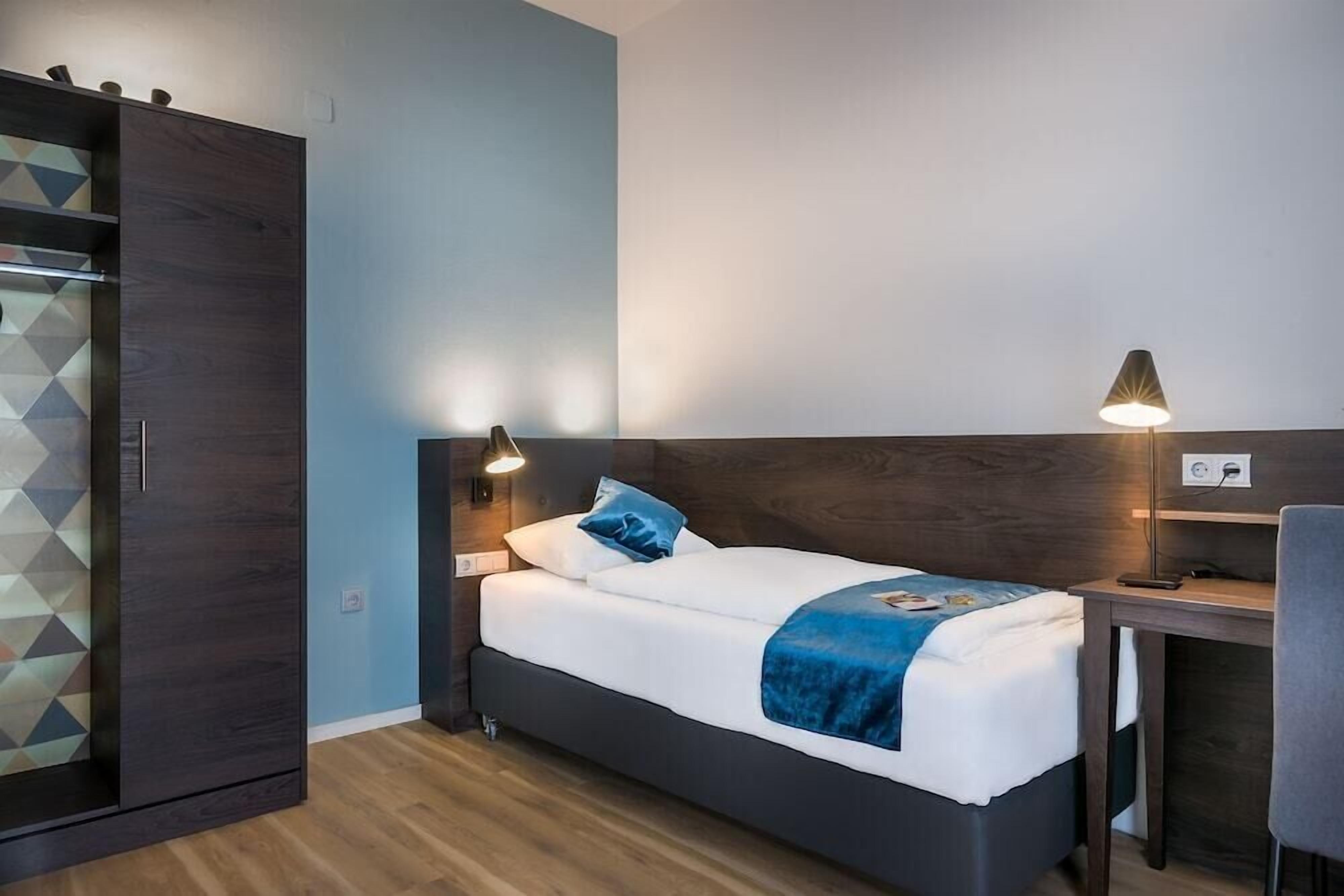 In-room safe, desk, soundproofing, free WiFi