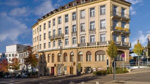 A multi-story hotel with a classic architectural style, featuring balconies and large windows. - Hotel Ruf (Pforzheim)