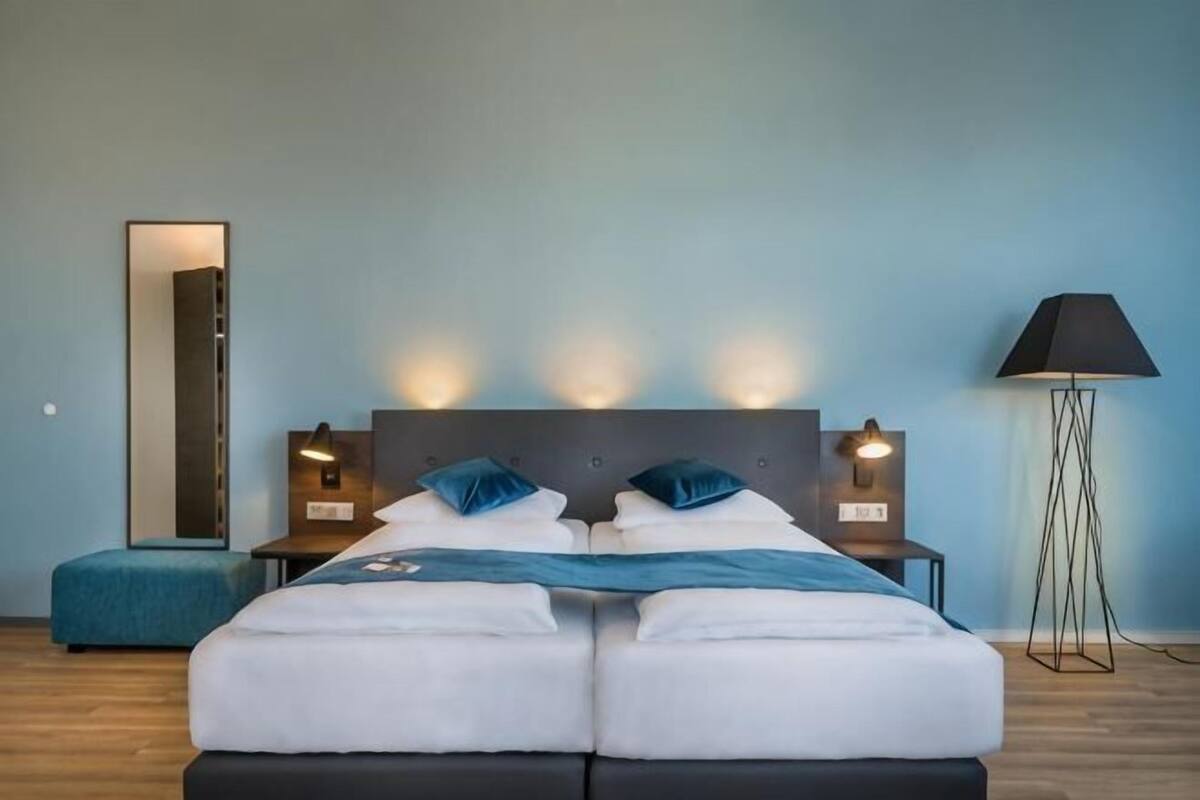 In-room safe, desk, soundproofing, WiFi (free)