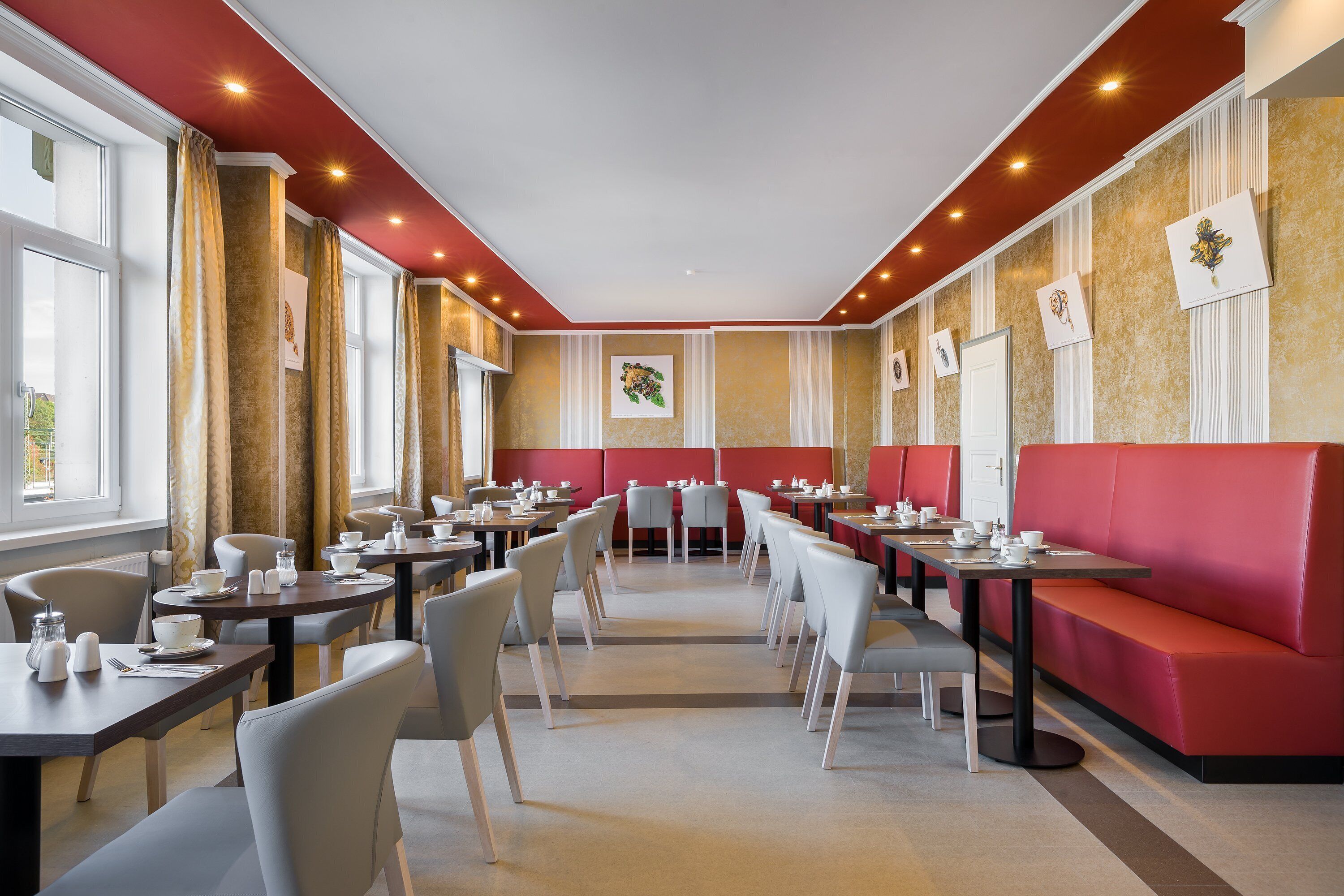 含每日吃到飽早餐