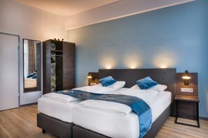 客房内保险箱、办公桌、隔音、免费 WiFi