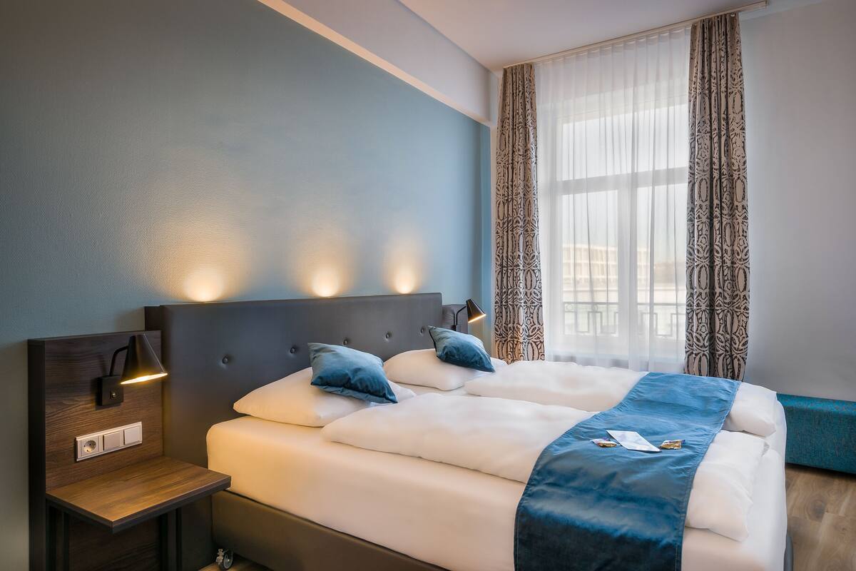 In-room safe, desk, soundproofing, WiFi (free)