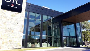 A modern building with a sign reading "OTL GOUVERNEUR". - OTL Gouverneur Sherbrooke (Sherbrooke)
