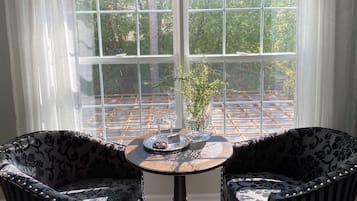 Luxury Single Room, 1 King Bed, Non Smoking, Garden View | Egyptian cotton sheets, premium bedding, individually decorated