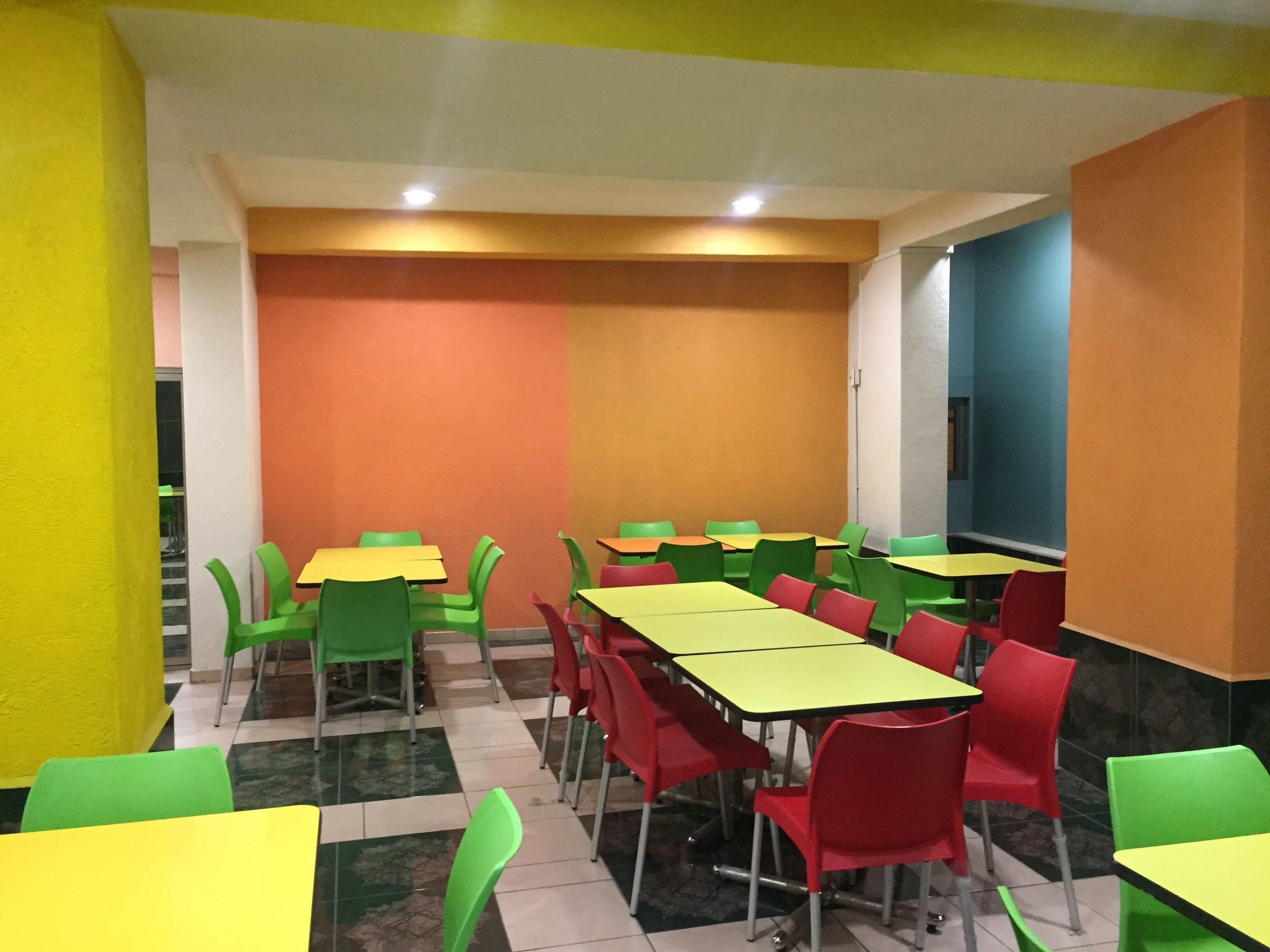 Se sirven desayunos, comidas y cenas 