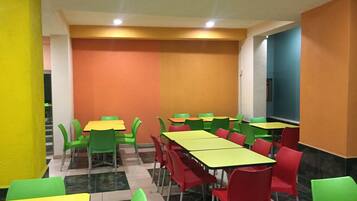 Se sirven desayunos, comidas y cenas