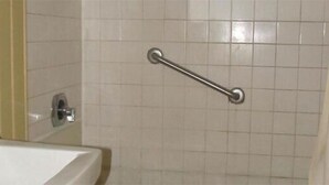 Bathroom - Inn Towne Motel (Columbus)