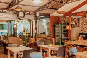 Free daily continental breakfast - Pousada Nanai (Foz do Iguaçu)