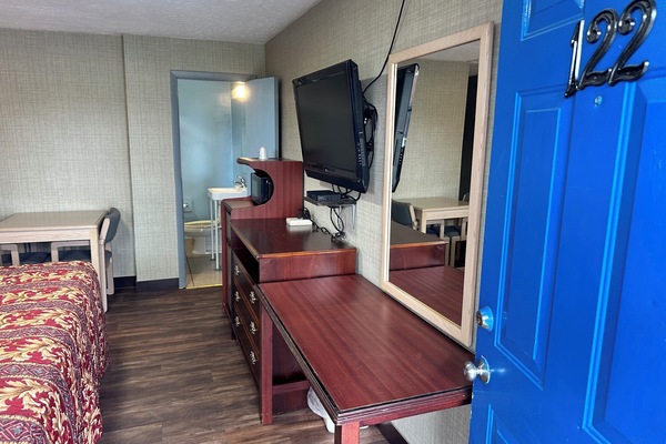 Minibar, desk, free WiFi, bed sheets