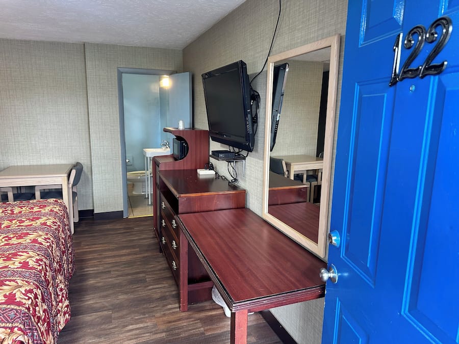 Minibar, desk, free WiFi, bed sheets