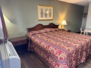 Minibar, escritorio, wifi gratis y ropa de cama 