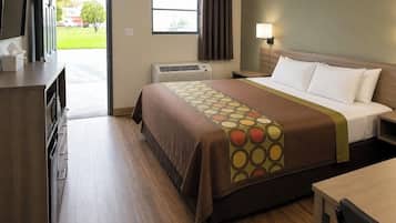 King Size Bed - Smoking | Minibar, desk, free WiFi, bed sheets