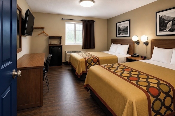 Minibar, desk, WiFi (free), bed sheets