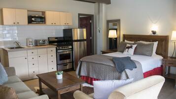 Traditional Suite, 2 Queen Beds, Mountain View | Bed sheets