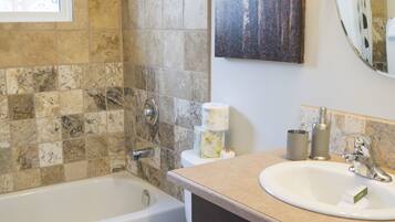 Premium Suite, 2 Bedrooms, Mountain View | Bathroom | Combined shower/tub, free toiletries, towels