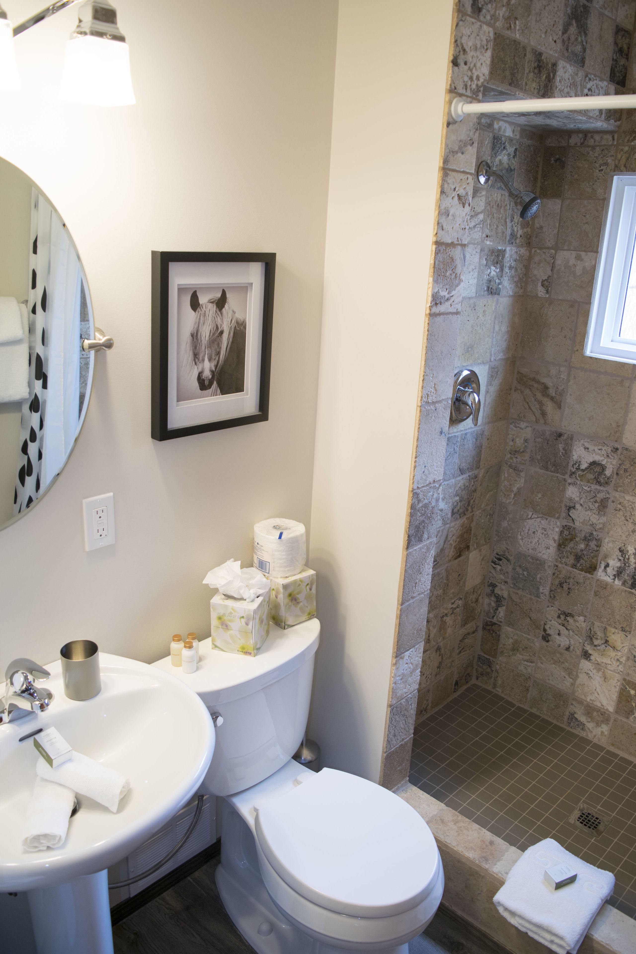Suite Premium, 2 habitaciones, vista a la montaña | Baño | Tina con regadera, amenidades de baño gratuitas, toallas 