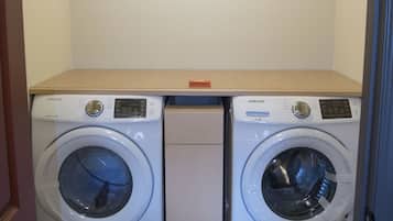 Premium Suite, 2 Bedrooms, Mountain View | Room amenity